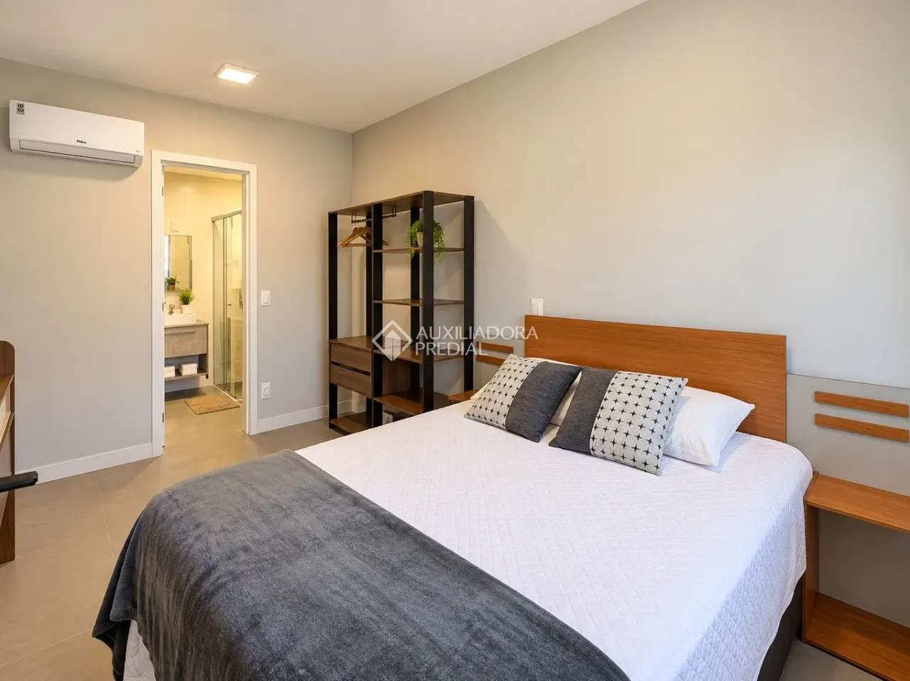 Furnished 2-bedroom apartment with balcony and grill — photo 18