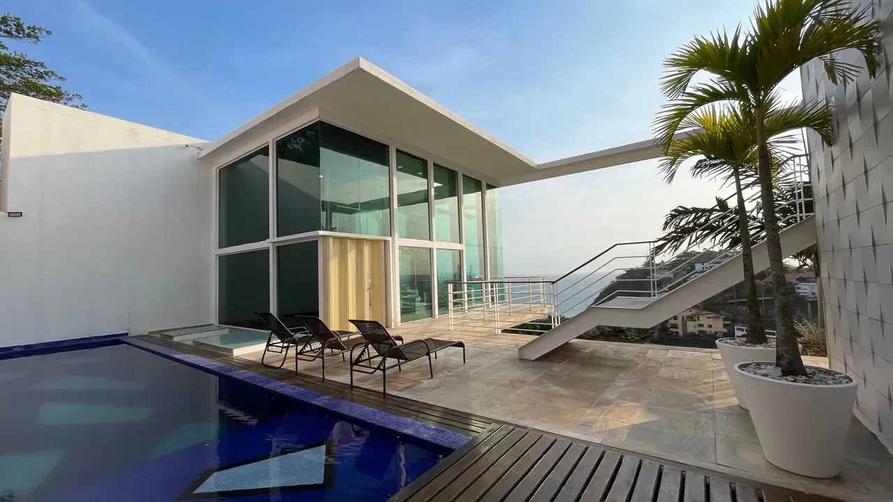 Unfurnished 3-bedroom, 3-bath house with a balcony — photo 7