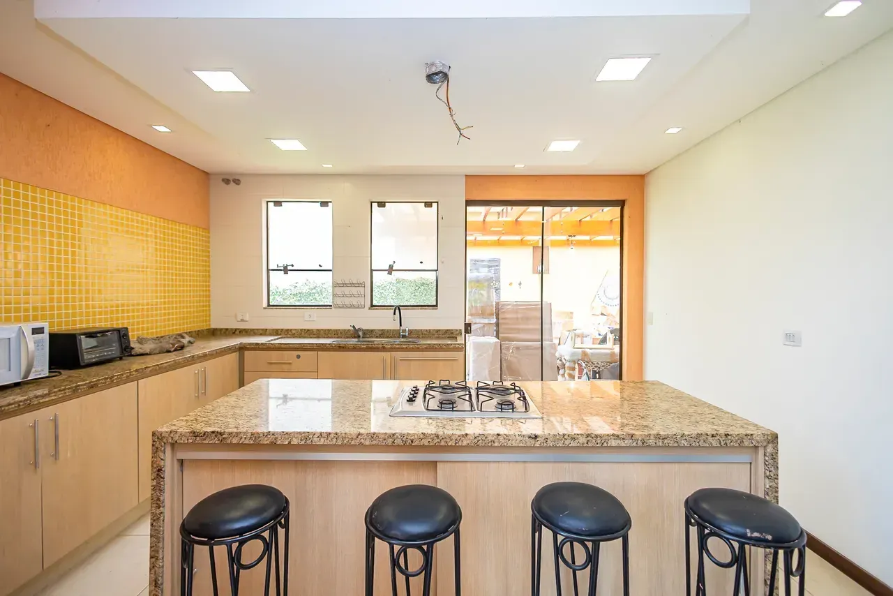 Furnished house with 5 bedrooms and 470 m² — photo 21