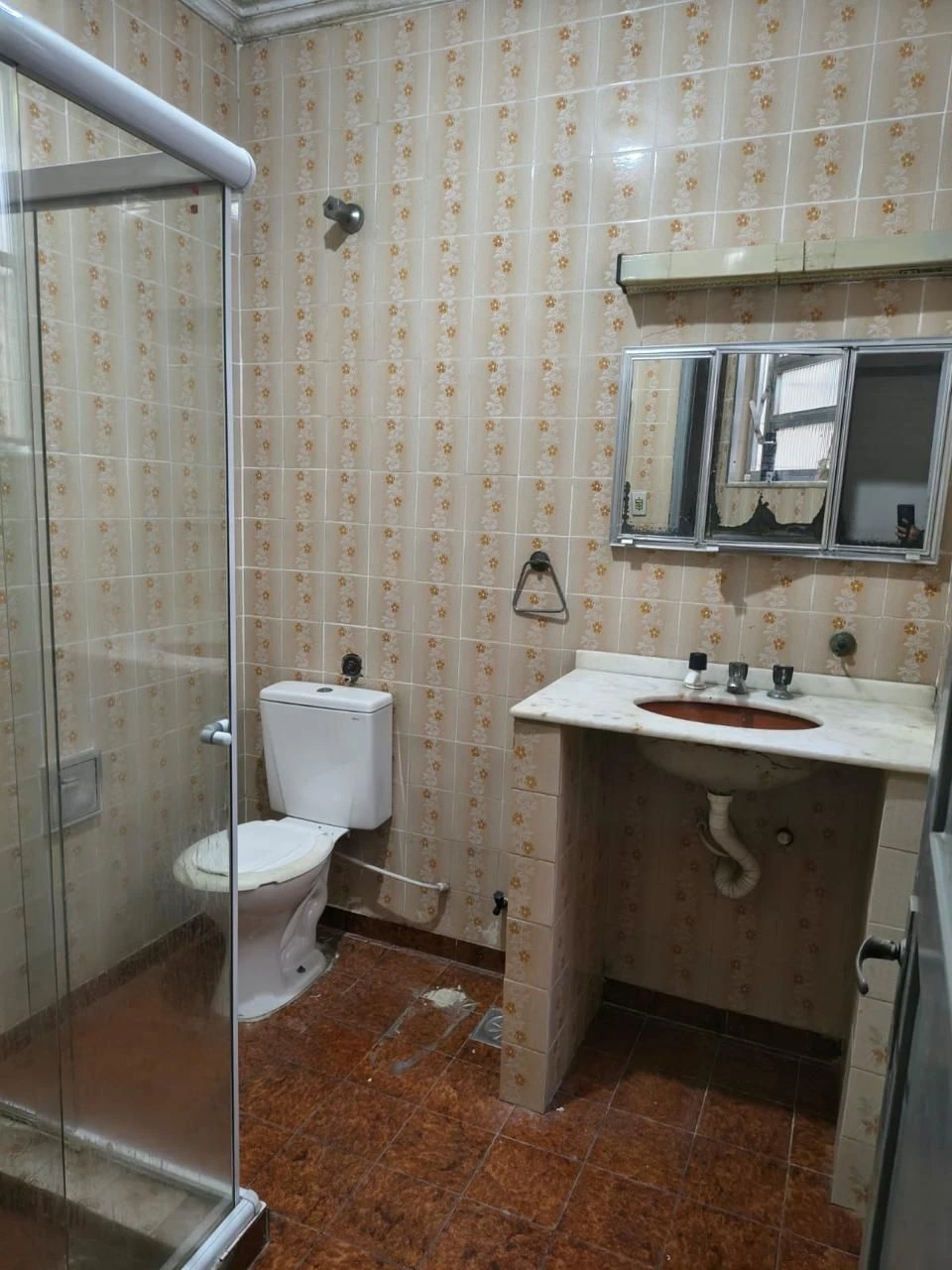4-bedroom house with a separate kitchen and 2 bathrooms
