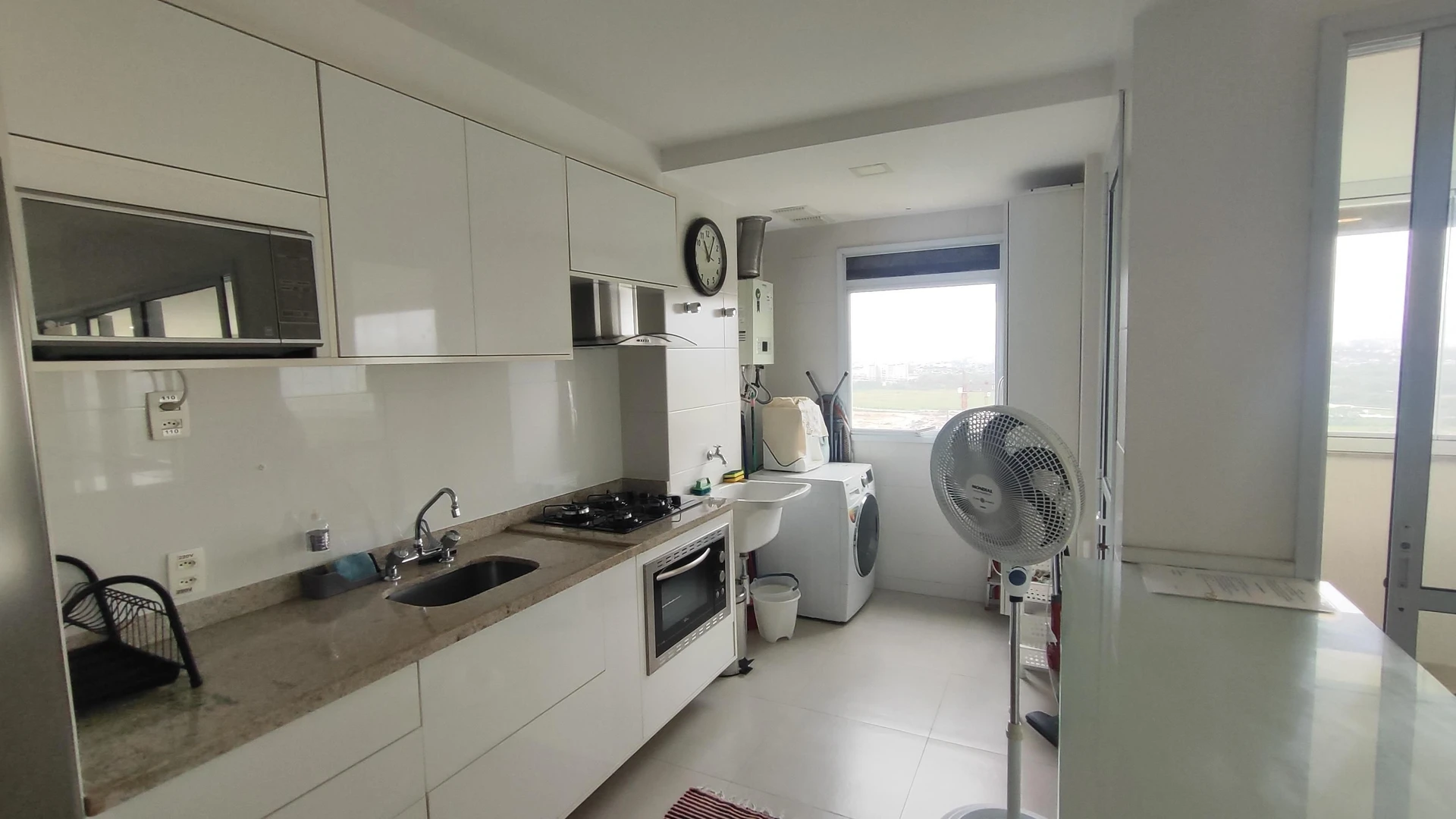 3-bedroom apartment with a glass-enclosed balcony — photo 16
