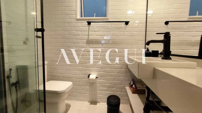 Apartamento mobiliado com 2 quartos e varanda de vidro — photo 26