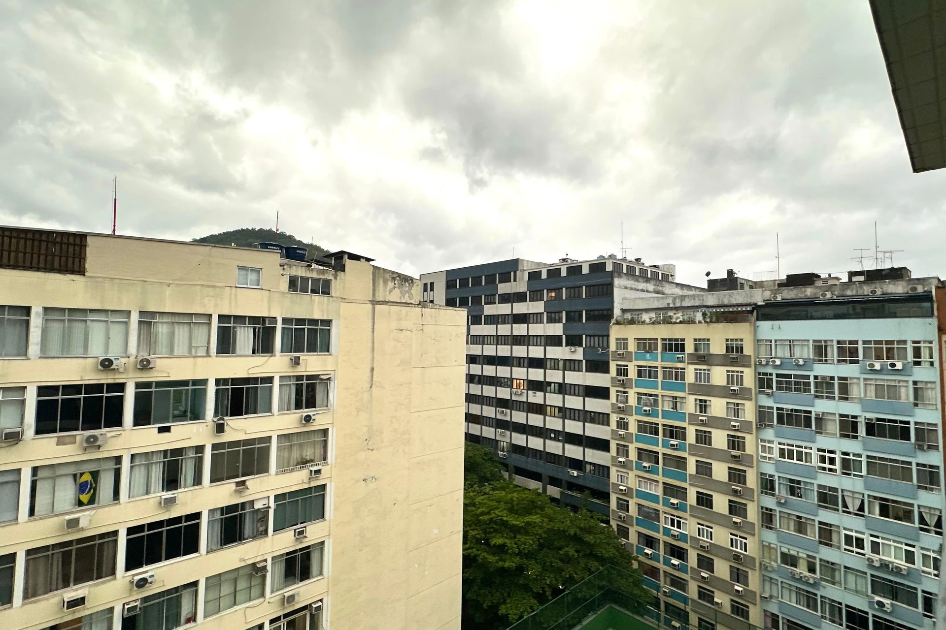 2-bedroom apartment with floor-to-ceiling windows — photo 4