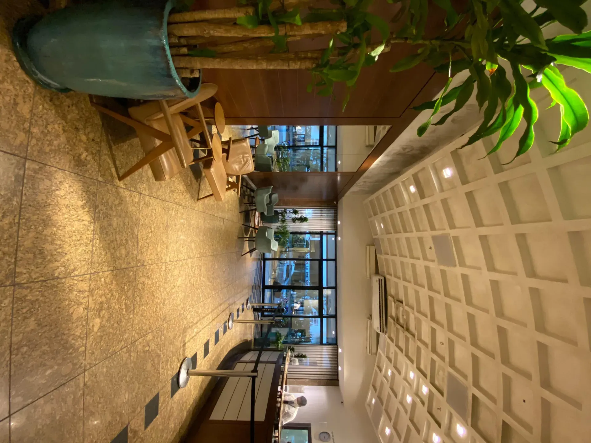 Furnished 1-bedroom apartment with city and water view — photo 23