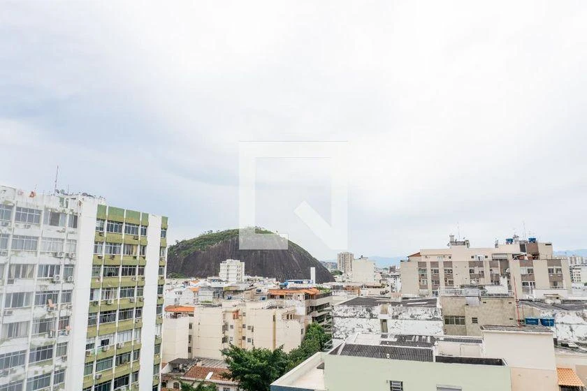 Furnished apartment with 4 bedrooms and 200 m² — photo 34