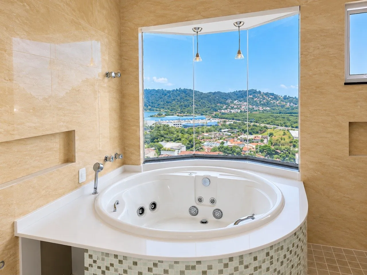 Casa de 4 dormitorios con vista al agua — photo 14