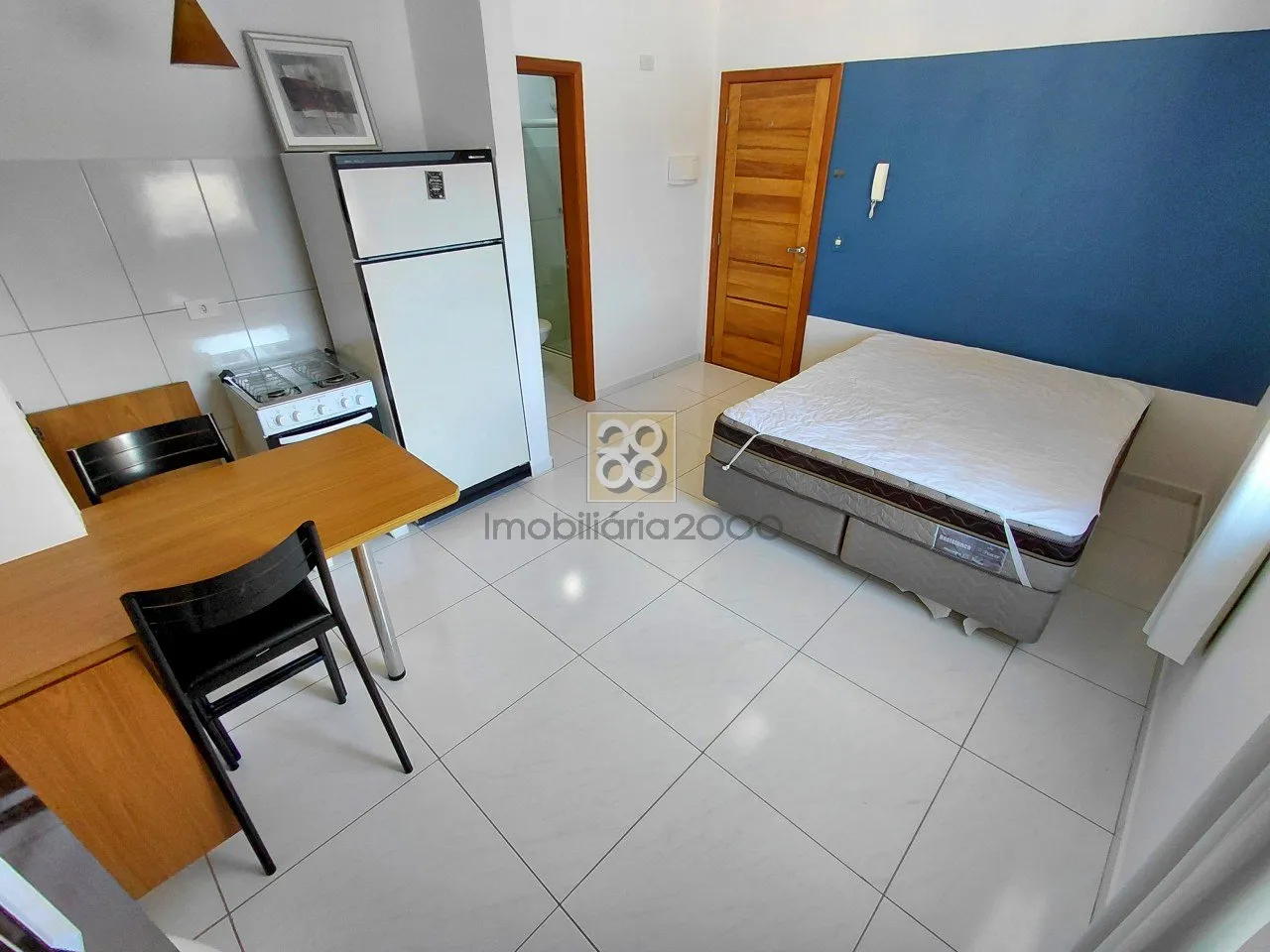 1-bedroom apartment with a compact kitchenette corner — photo 9