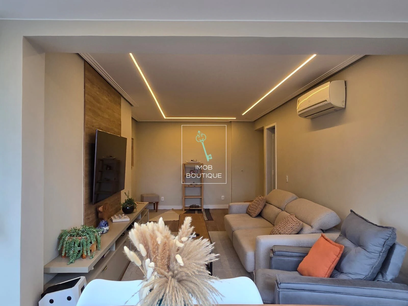 Furnished apartment, 88 m², with a glass-enclosed balcony — photo 13