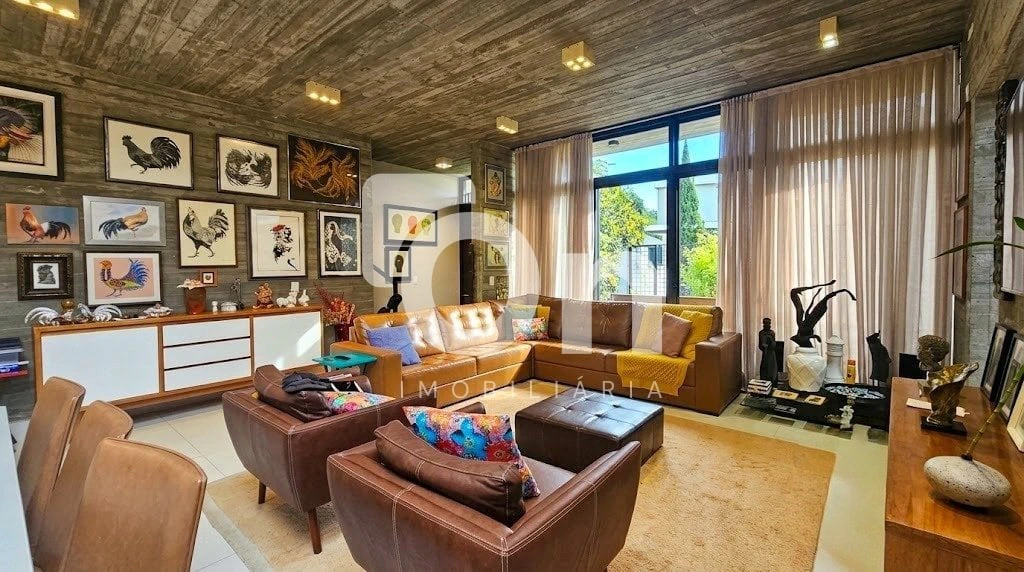 2-bedroom house with a mountain view in Florianópolis