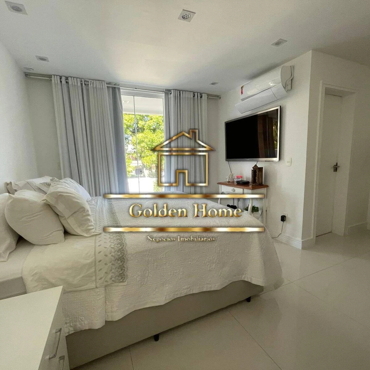 Triplex house with open-plan kitchen and living — photo 11