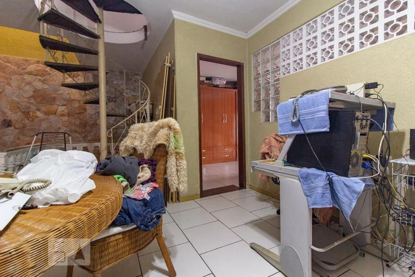 House with 4 bedrooms and 3 bathrooms, no parking — photo 10