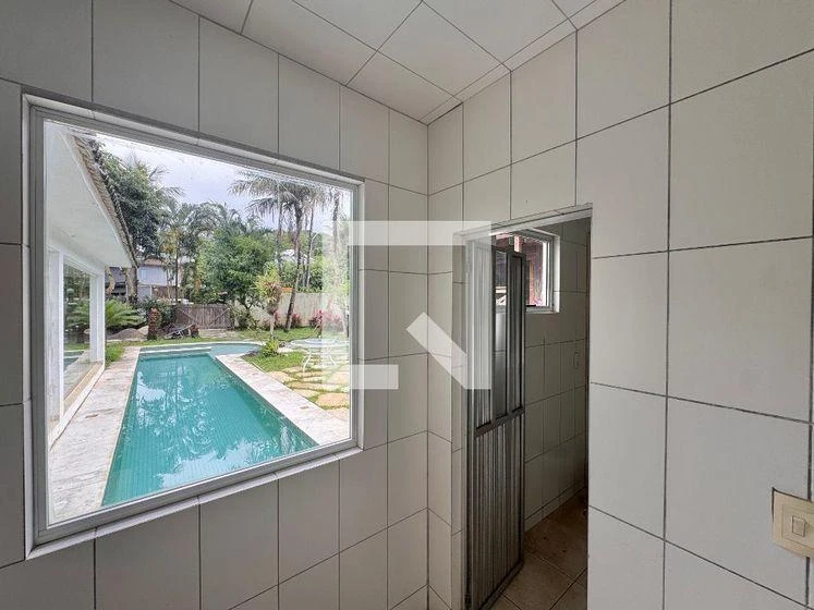 1000 m² house with a washing machine and a bathtub — photo 43