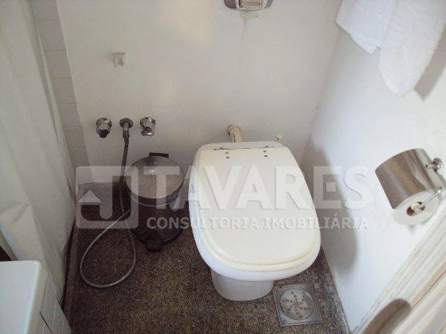 259 m² house with 5 bedrooms and a balcony grill — photo 23
