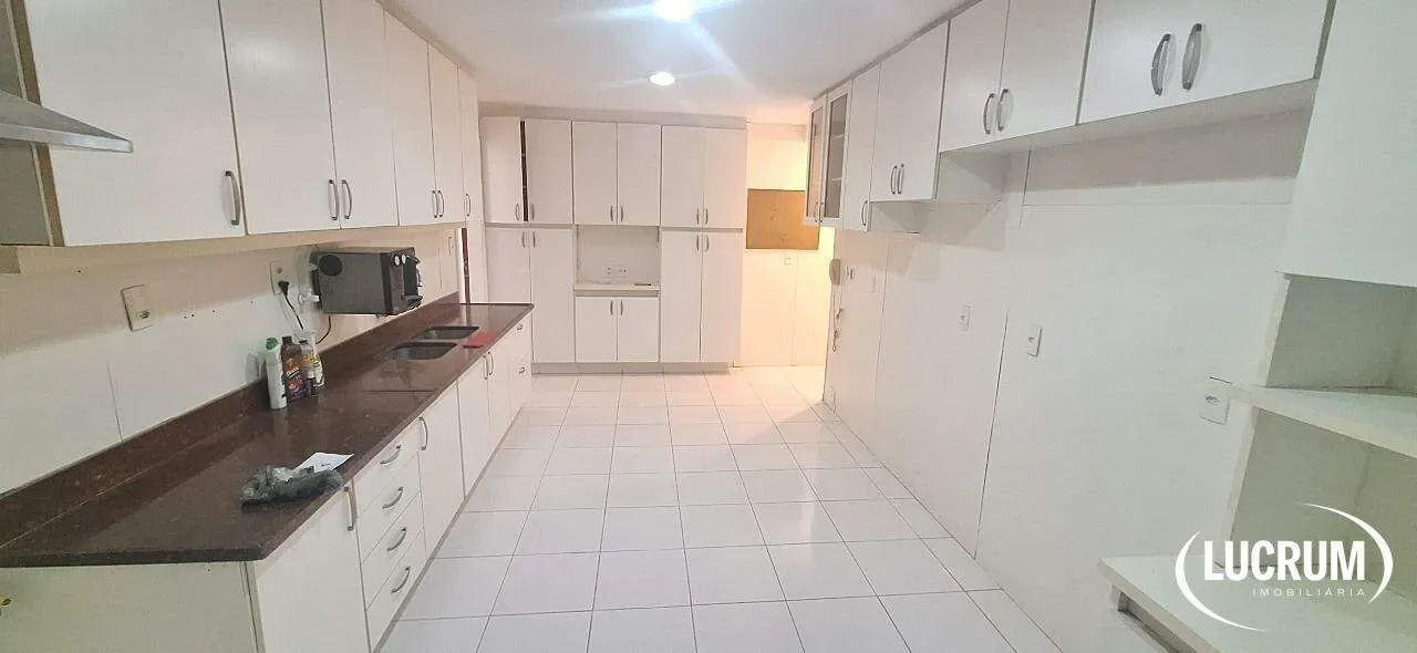3-bedroom apartment with a walk-in closet — photo 19