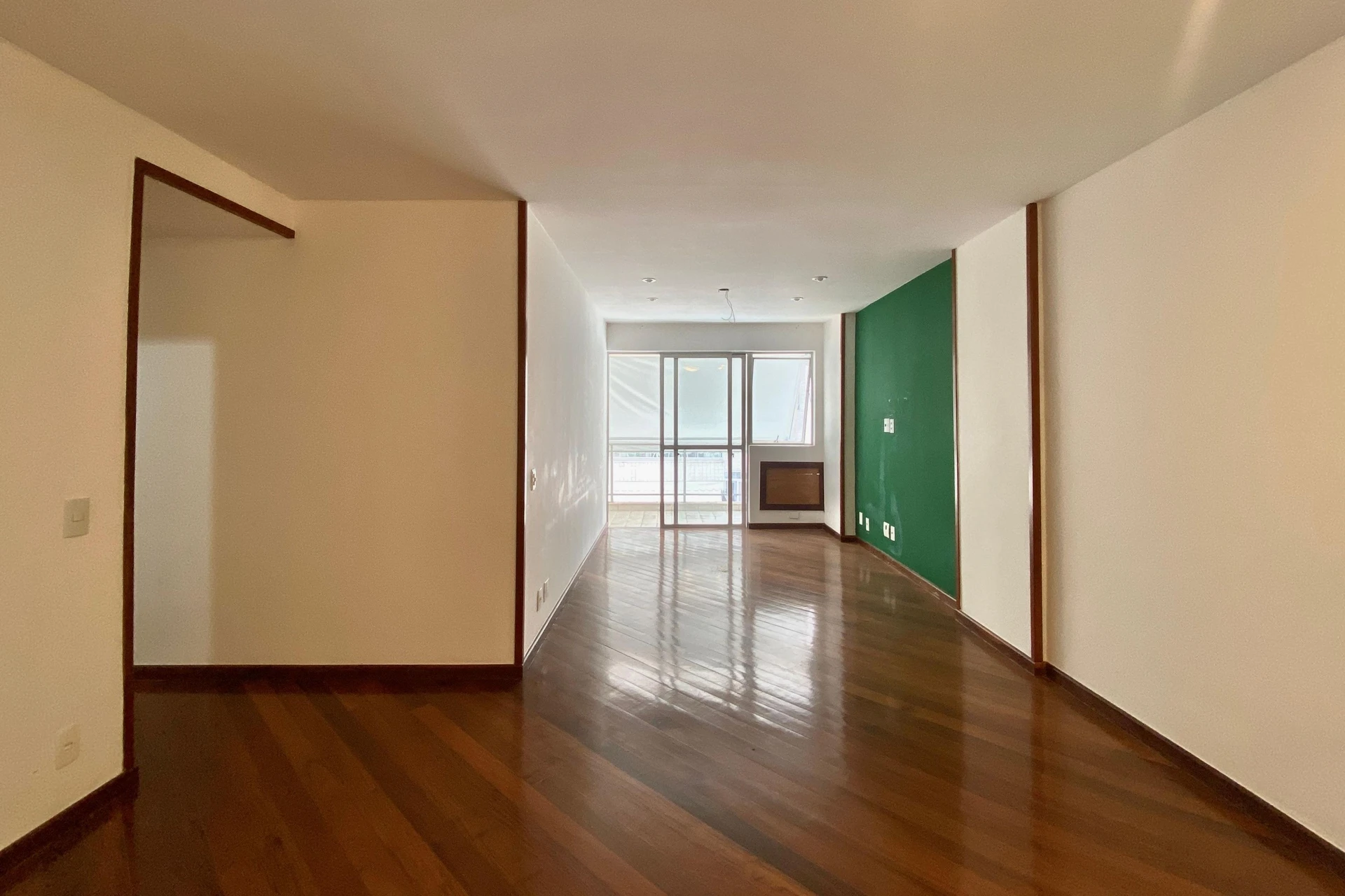 Apartamento com 2 quartos e varanda, vaga inclusa — photo 3