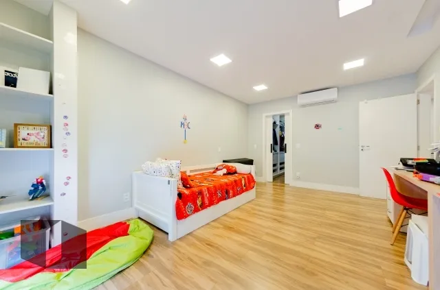 Condominium house with 5 bedrooms and 5 bathrooms — photo 12