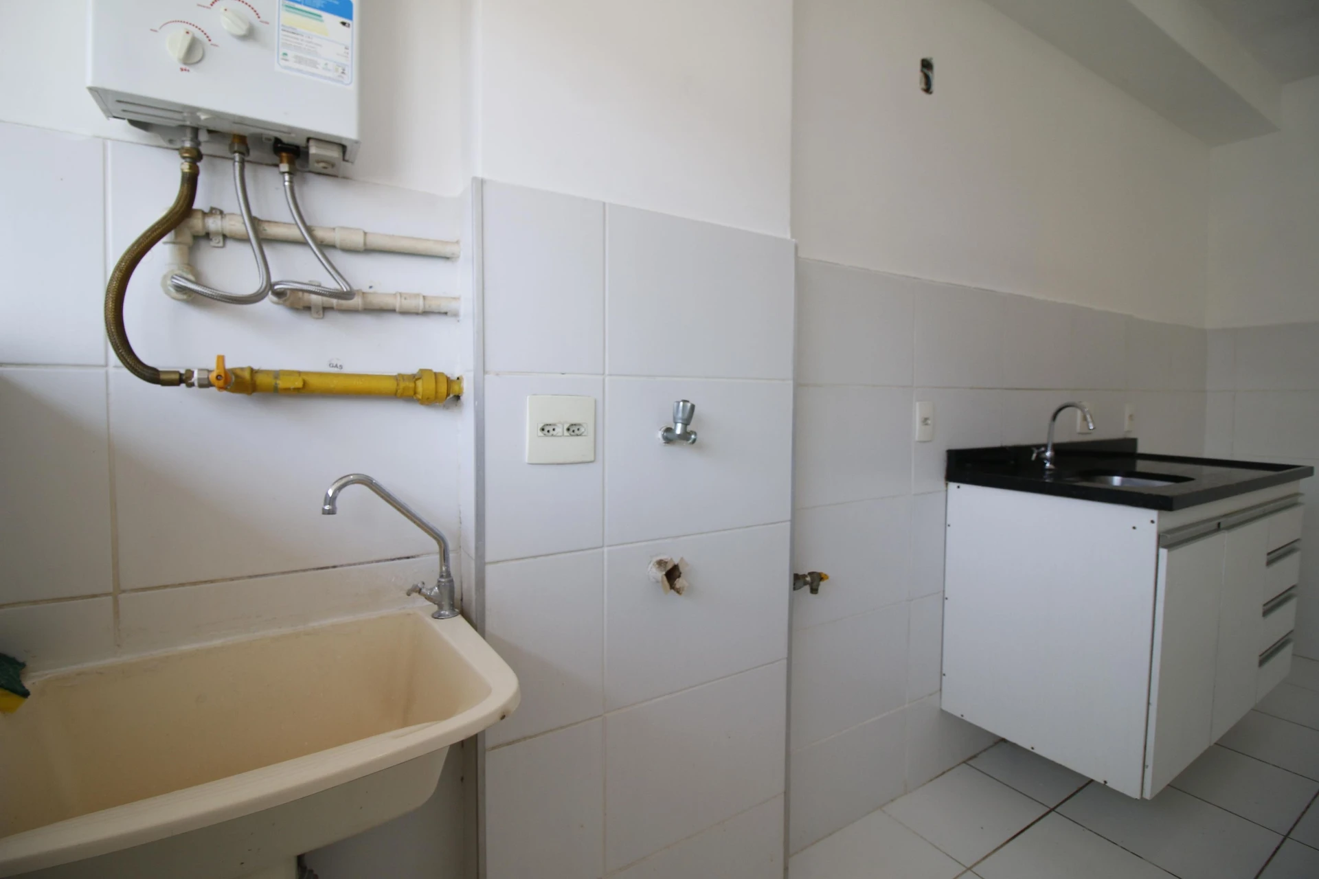 2-bedroom apartment in a building with a gym — photo 30