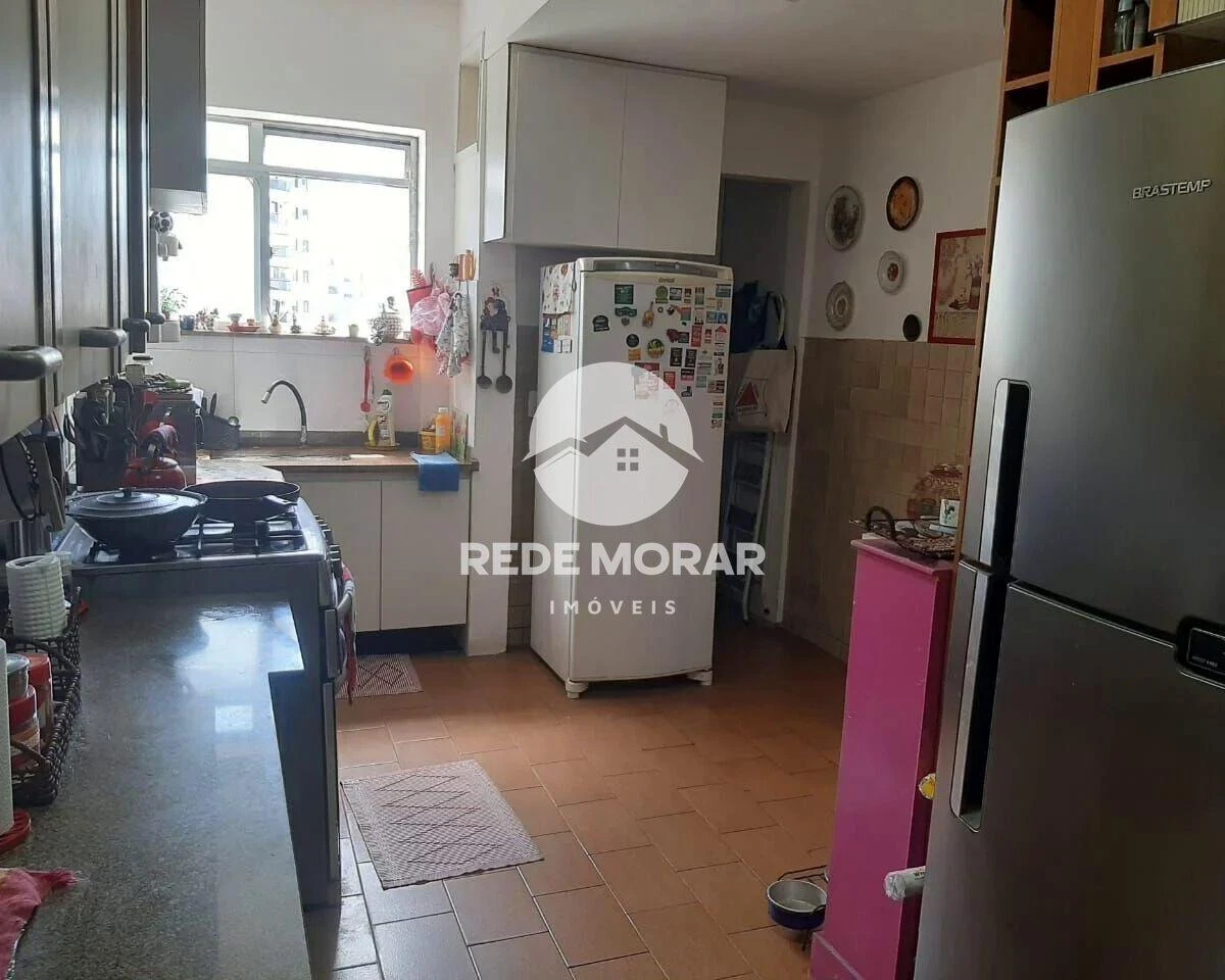 4-bedroom apartment with a glass-enclosed balcony — photo 2