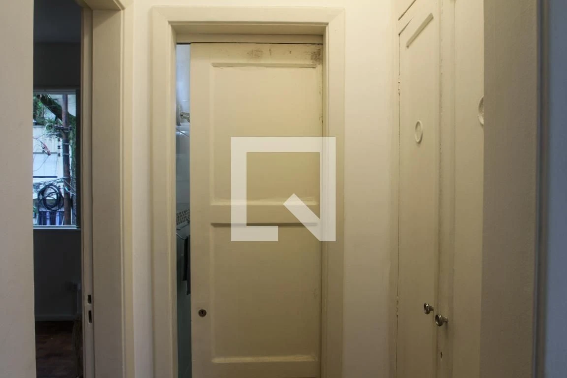 One-bedroom apartment with a washing machine — photo 34
