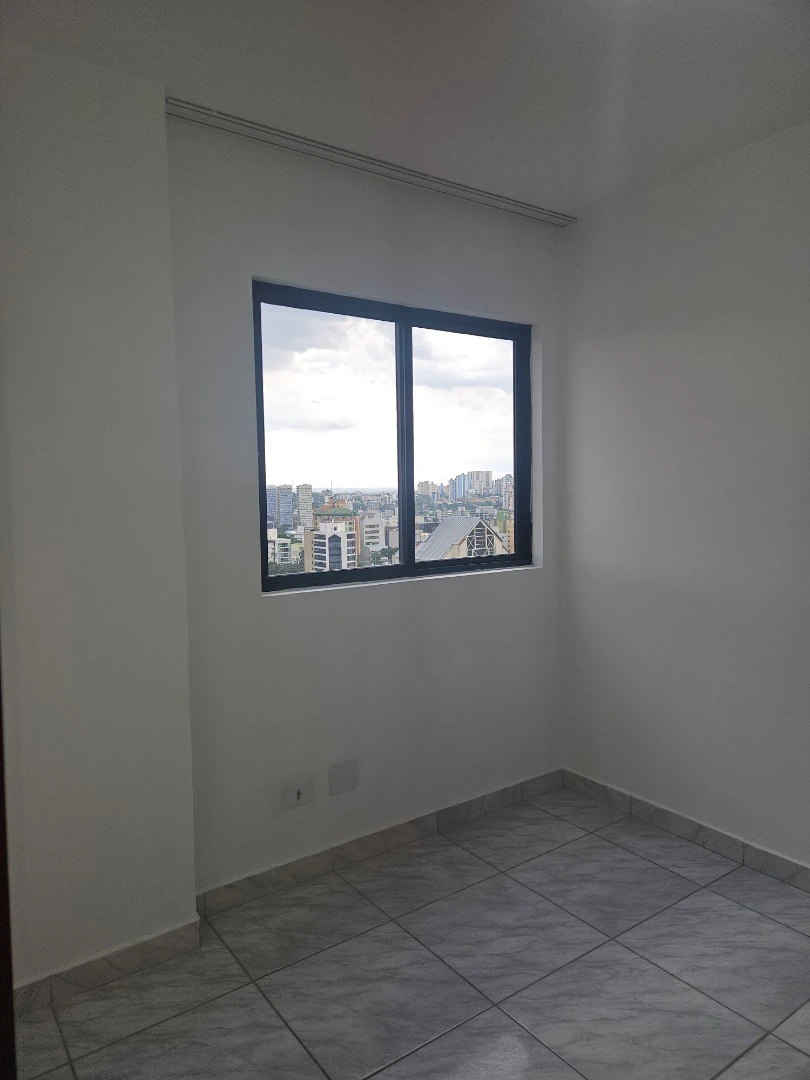 2-bedroom apartment with no parking and a closed kitchen — photo 15