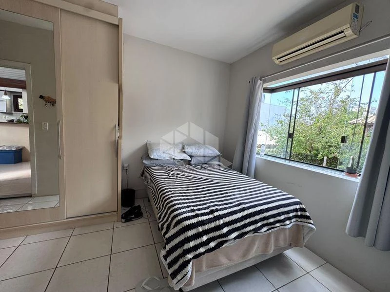 Walk-in closet in a 3-bedroom house, 224 m² — photo 28