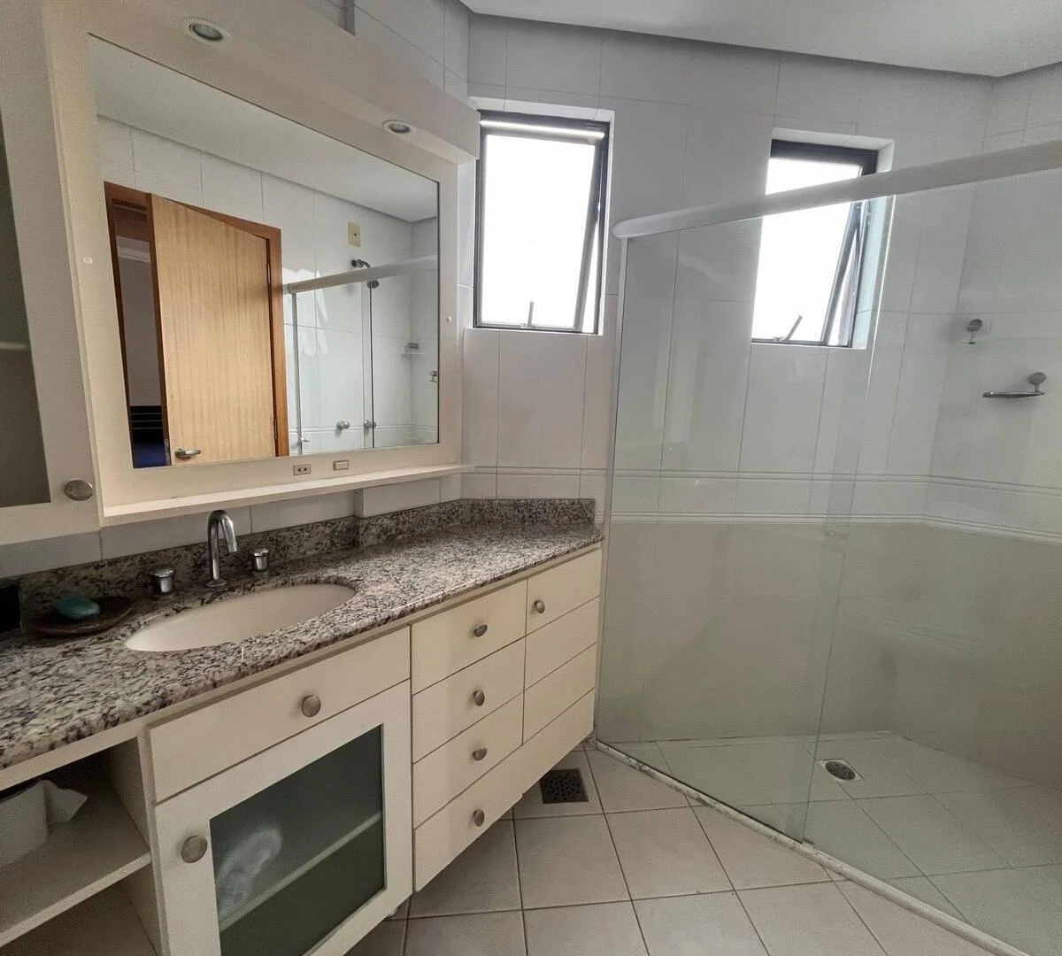 Water view in a 4-bedroom apartment, 138 m² — photo 21