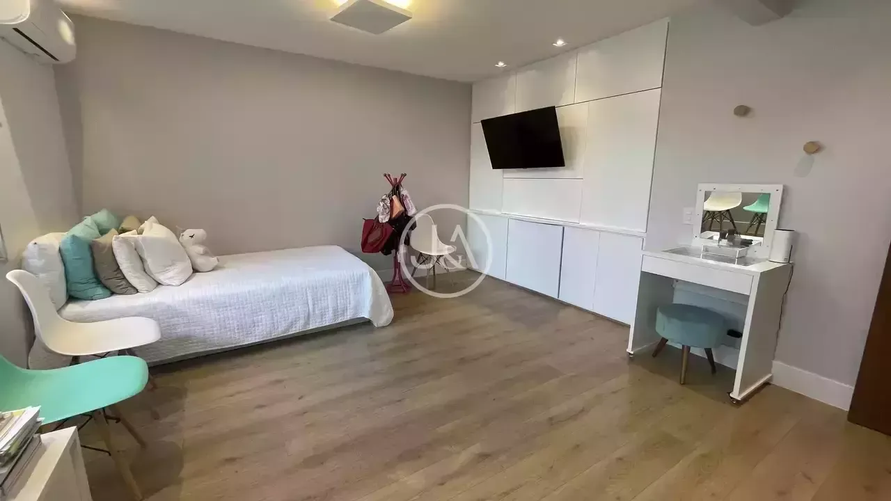 Furnished 220 m² apartment with 4 bedrooms and 3 suites — photo 7