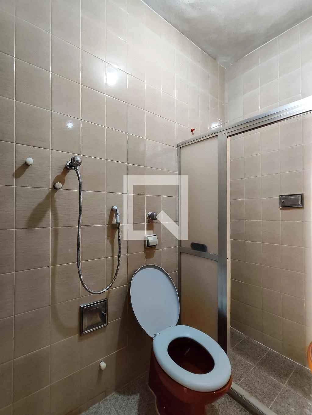 1-bedroom apartment with a gas stove kitchenette — photo 28