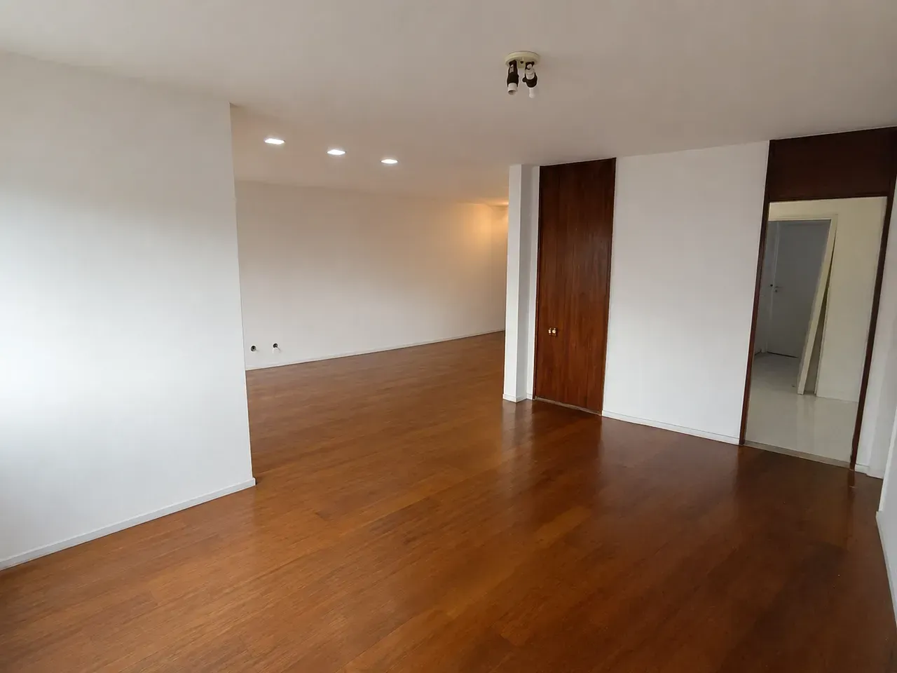 Unfurnished 150 m² apartment with 3 bedrooms and 4 bathrooms — photo 9