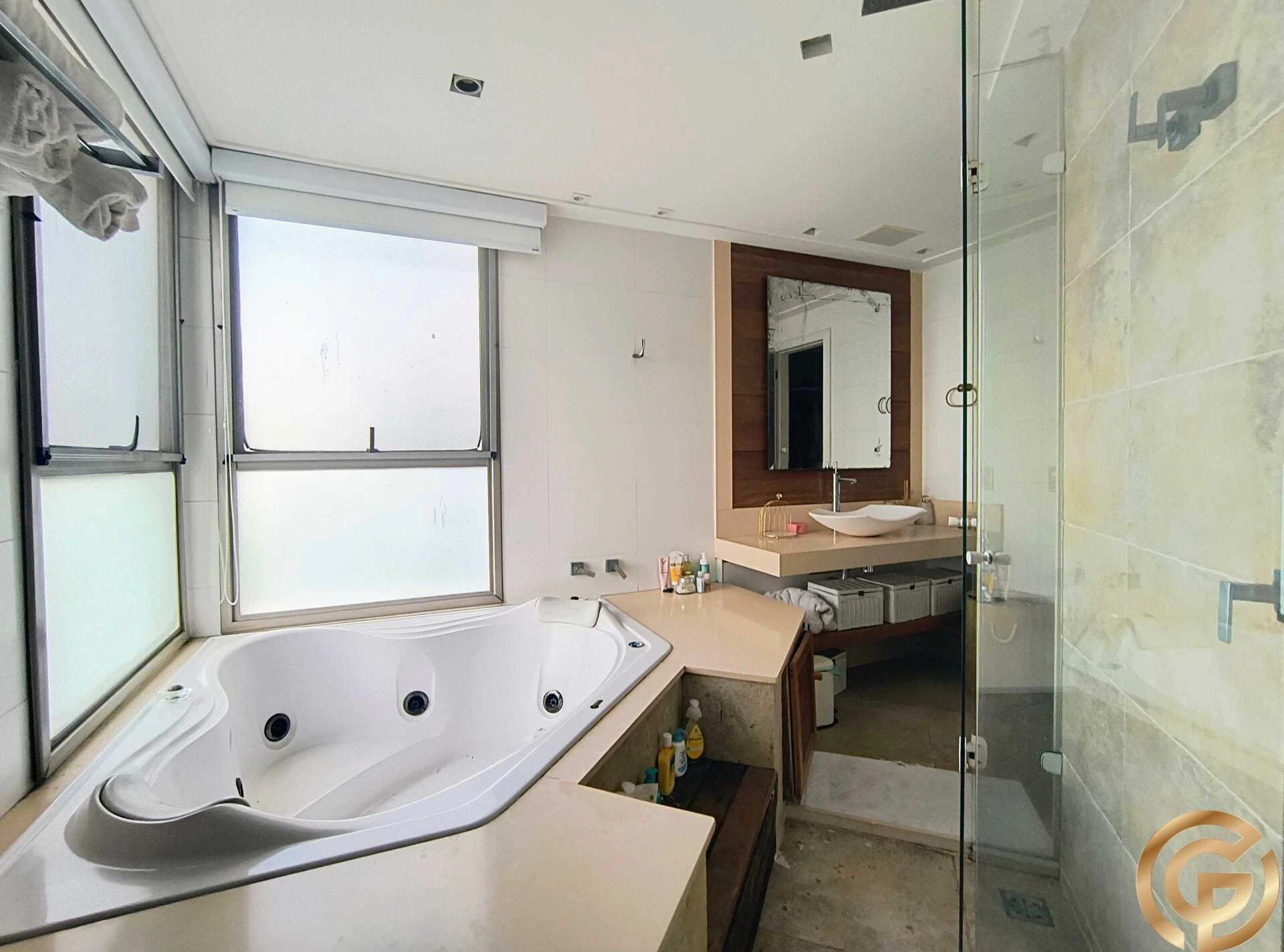 Furnished 400 m² apartment with 4 en-suite bedrooms — photo 12