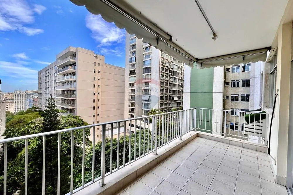 3-bedroom apartment with a mountain view in Rio de Janeiro — photo 6