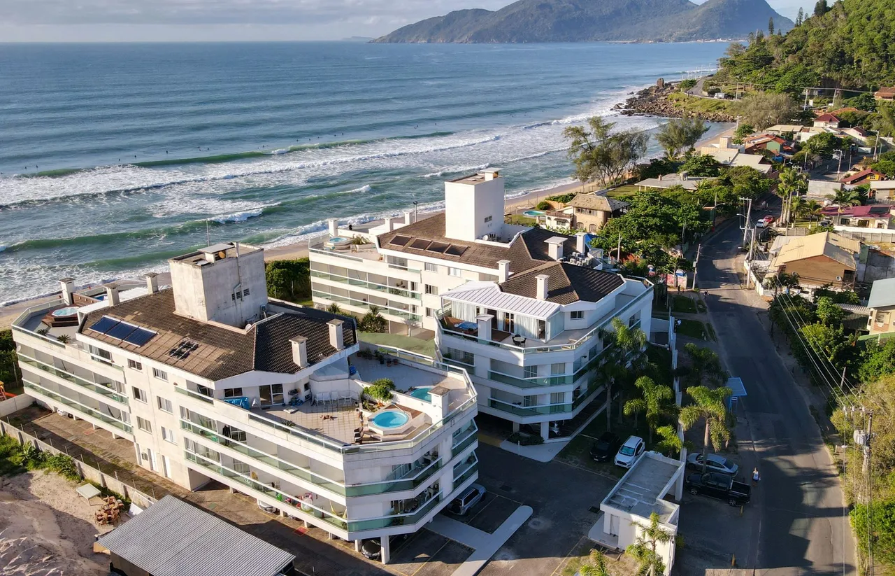 One-bedroom apartment with a water view in Florianópolis — photo 8