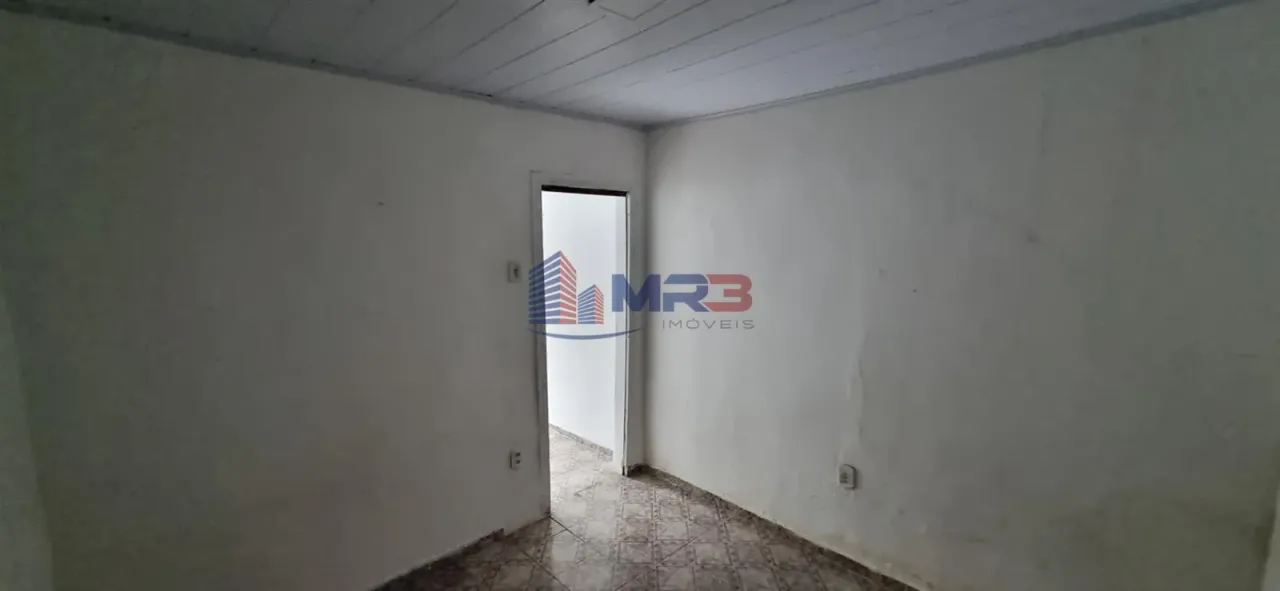House with 1 bedroom and 1 bathroom, no parking — photo 9