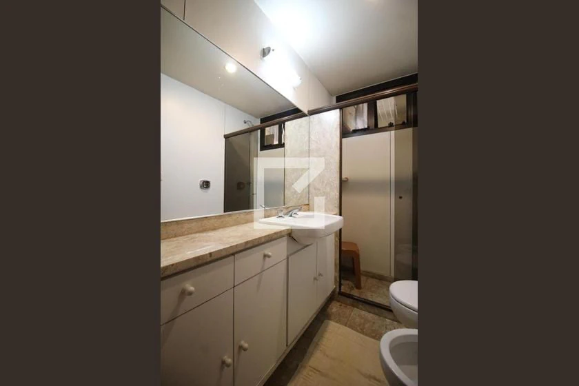 Glass-enclosed balcony in a 3-bedroom apartment, 122 m² — photo 23