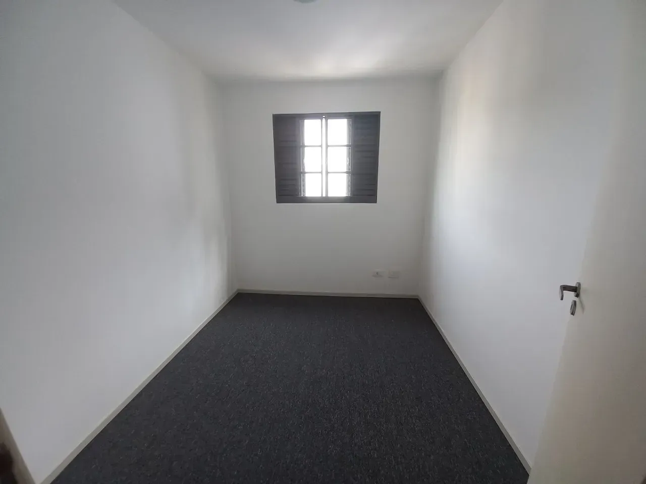 90 m² unfurnished apartment with a separate kitchen — photo 3