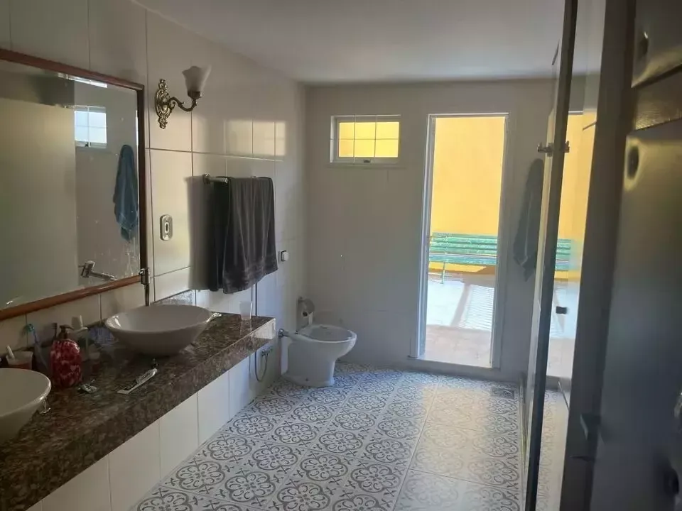 House with 3 bedrooms and a gas stove — photo 6