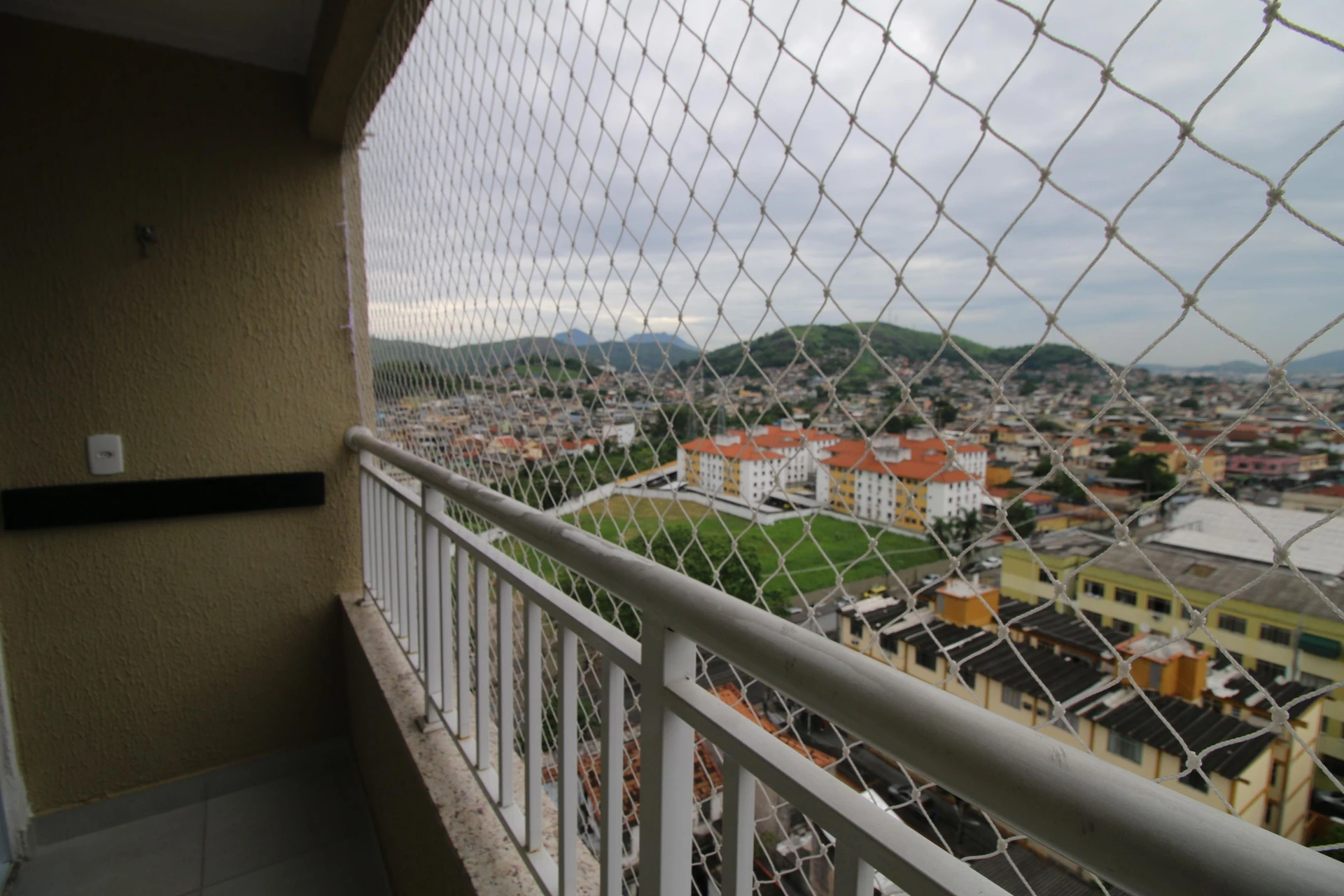 2-bedroom apartment with a mountain view — photo 19