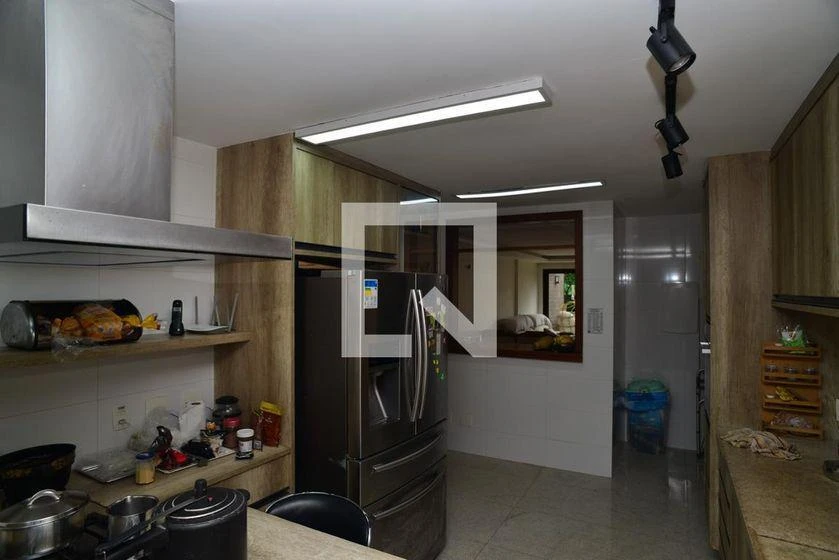 Furnished apartment, 300 m², with a glass-enclosed balcony — photo 31