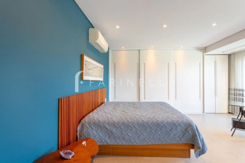 Furnished 1200 m² house with a balcony and 6 bedrooms — photo 34