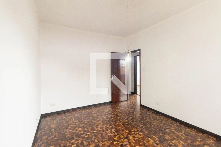 3-bedroom house with wood or laminate floors in Curitiba — photo 44