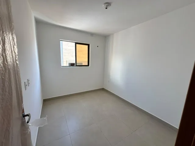 2-bedroom apartment in a building with a gym — photo 2