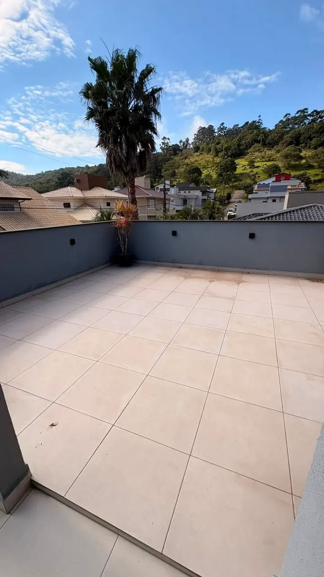 5-suite house with open-plan kitchen and 480 m² — photo 12