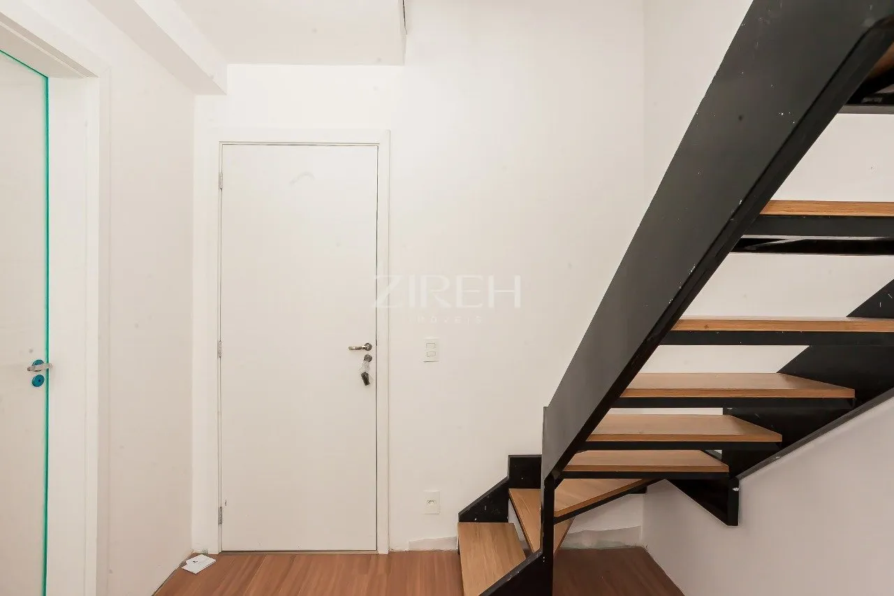 2-bedroom apartment with wood or laminate floors in Curitiba — photo 11