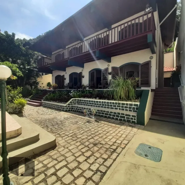 House with 4 bedrooms and 5 bathrooms, 5 parking spots — photo 7