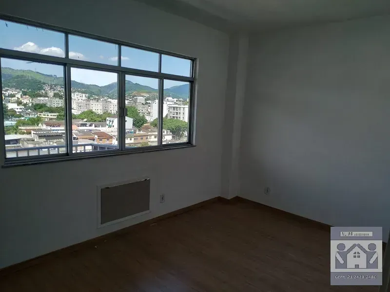 Apartment on the 6th floor with a glass-enclosed balcony — photo 5