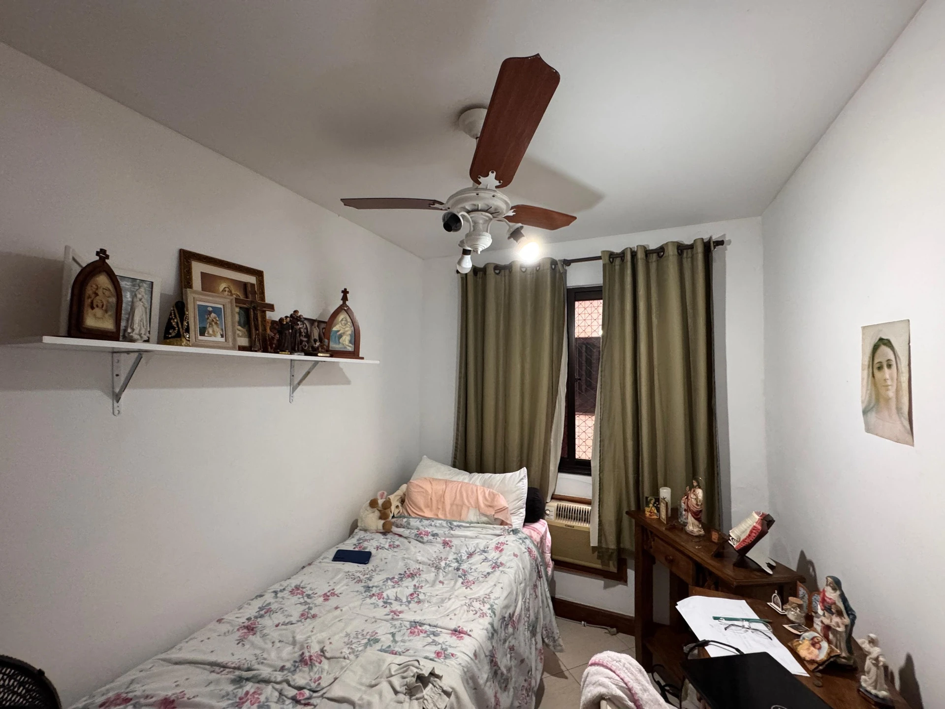 Walk-in closet in a 3-bedroom apartment, 130 m² — photo 22