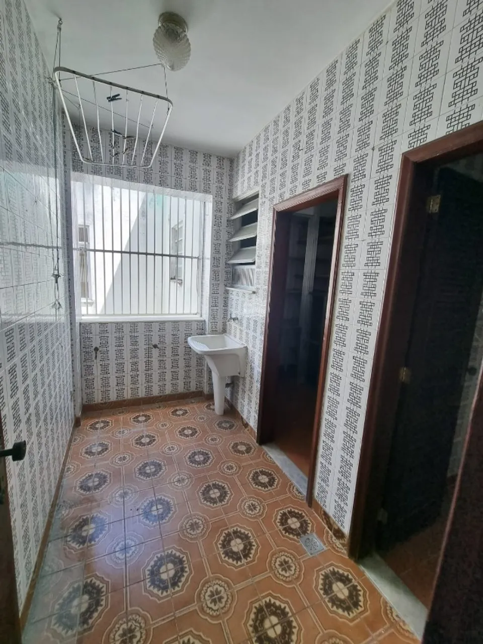 2-bedroom apartment with a mountain view — photo 4