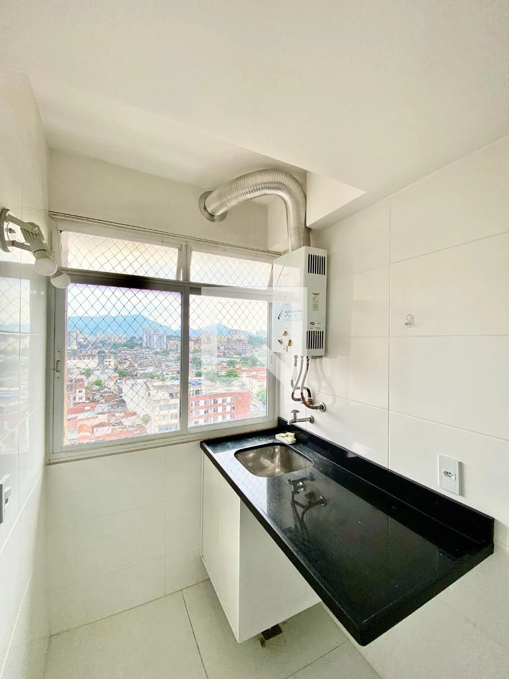 Apartamento de 2 quartos em condomínio com piscina — photo 13