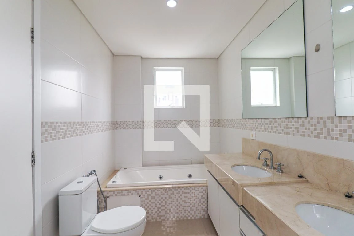 Apartment, 255 m², with a bathtub — photo 39