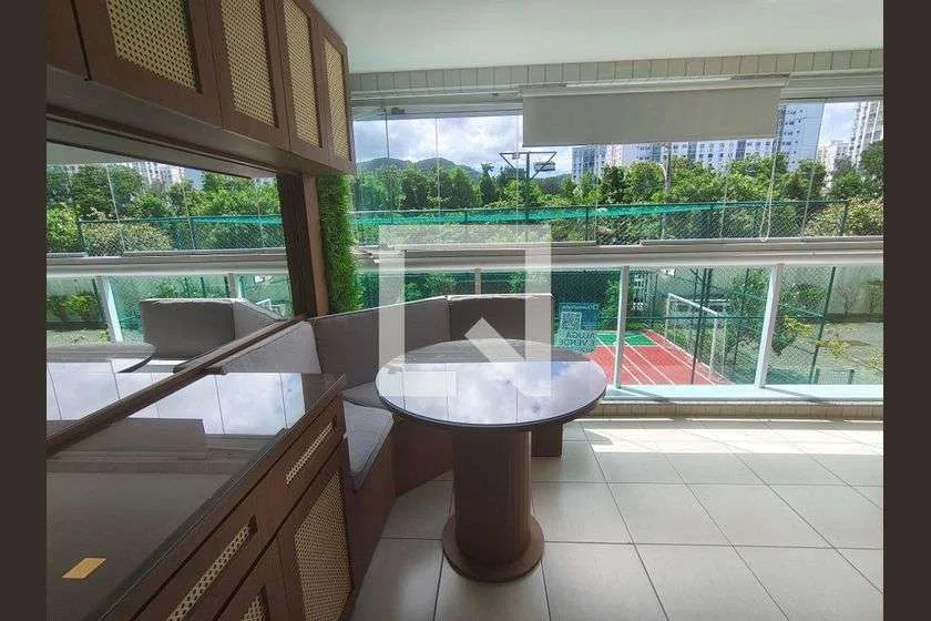 85 m² apartment with 3 bedrooms and a glass-enclosed balcony — photo 2